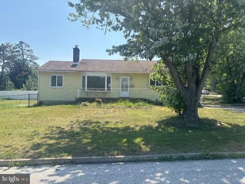 215 4th Ave, WEST BERLIN, NJ, 08091-1309 | Card Image