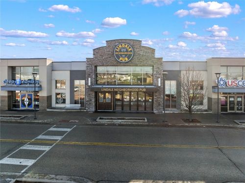 602-4444 1st Ave Ne, Cedar Rapids, IA, 52402-3215 | Card Image