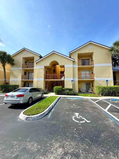 apt-122-7610 Westwood Dr, Tamarac, FL, 33321-2338 | Card Image