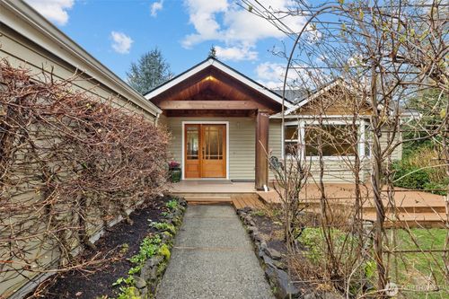 403 Slater St S, Kirkland, WA, 98033-6742 | Card Image