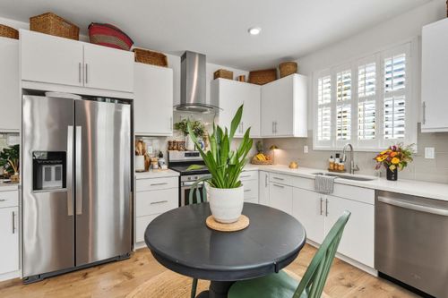 322 1st Ave, Sacramento, CA, 95818-2084 | Card Image