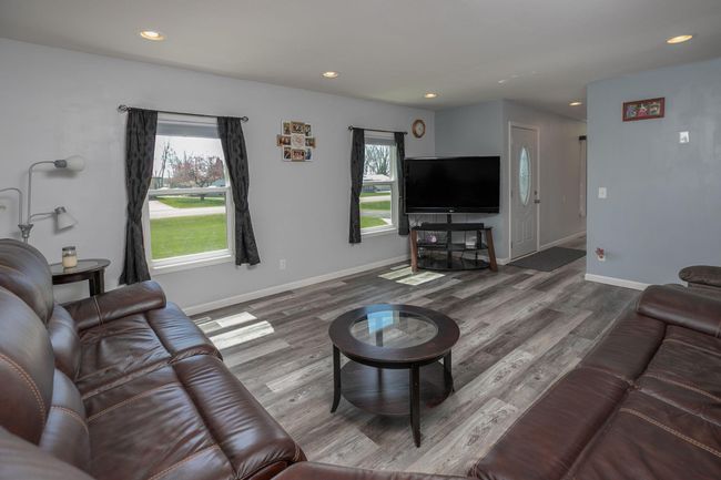 11-web-or-mls-04-Living Room.jpg | Image 11