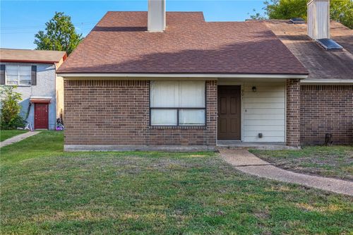 901 Navidad St, Bryan, TX, 77801-2818 | Card Image