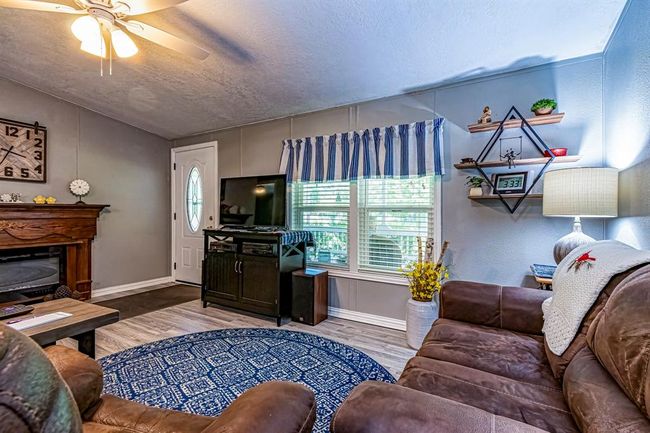 142 Hounds Chase Dr, House other with 3 bedrooms, 2 bathrooms and 2 parking in Trinity TX | Image 4
