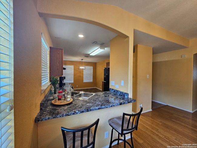 8502 Chickasaw Blf, House other with 3 bedrooms, 2 bathrooms and null parking in Converse TX | Image 5
