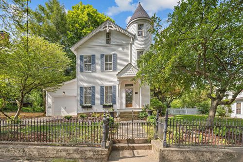 324 W Elm St, Granville, OH, 43023-1109 | Card Image