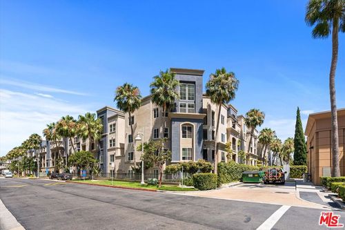2348 Scholarship, Irvine, CA, 92612-5682 | Card Image