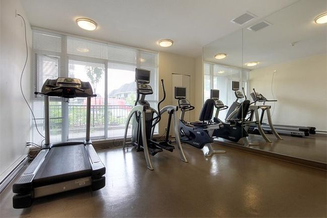 Exercise room with visible vents | Image 4