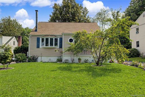 12 Saratoga Rd, White Plains, NY, 10607-2113 | Card Image