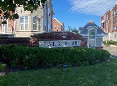 3862 S Lake Dr, Saint Francis, WI, 53235-5232 | Card Image