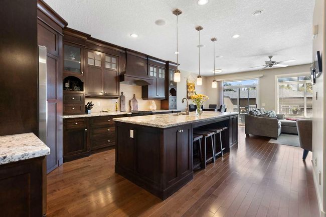 3531 3 Ave Sw, Home with 3 bedrooms, 3 bathrooms and 2 parking in Calgary AB | Image 5