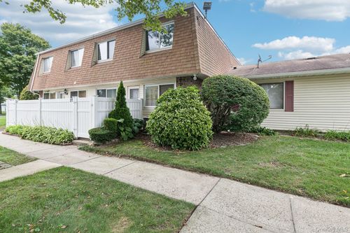 275 Storm Dr, Holtsville, NY, 11742-1927 | Card Image