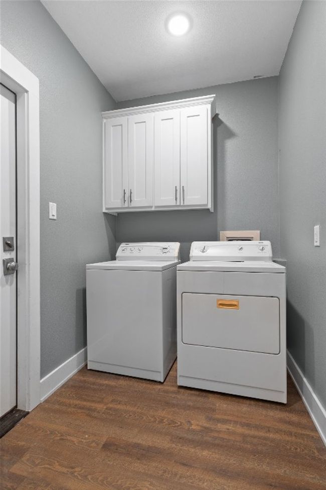 Laundry in workshop apartment | Image 33