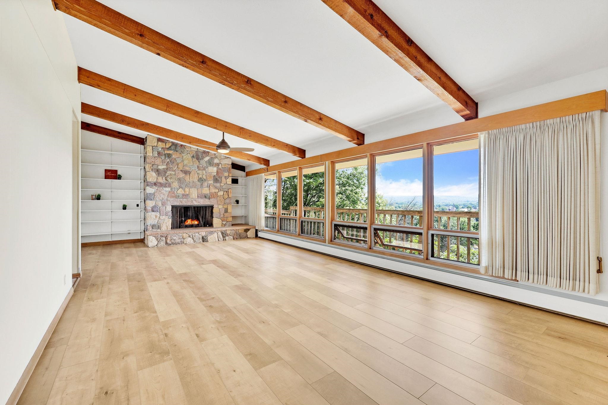 10th Ave, Baraboo, WI 53913