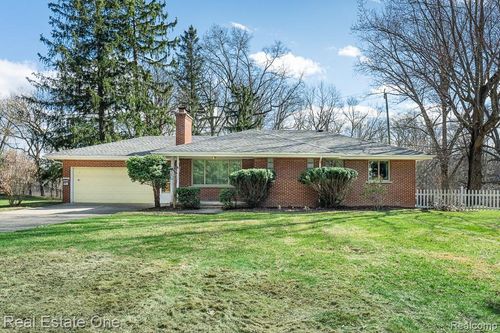 515 Whims Ln, Rochester, MI, 48306-2672 | Card Image