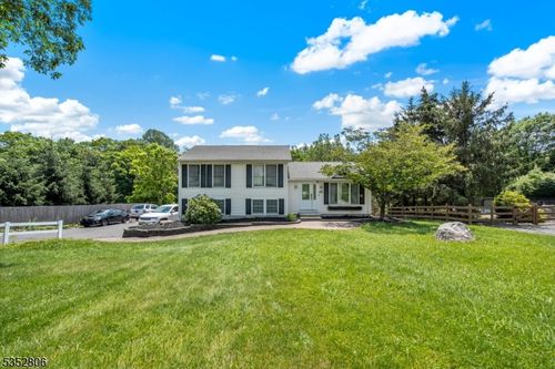 7 Codington Ln, Glen Gardner, NJ, 08826-3508 | Card Image