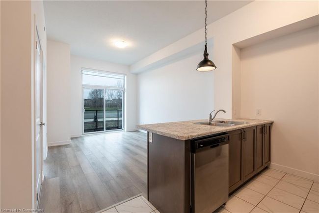 106 - 460 Dundas St E, House attached with 1 bedrooms, 1 bathrooms and 1 parking in Hamilton ON | Image 11
