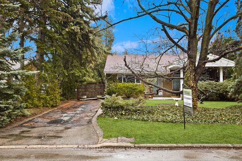 1 Bradgate Rd, North York, ON, M3B1J6 | Card Image
