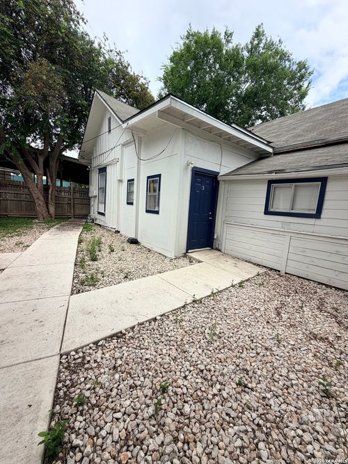 3b-3430 S Flores St, San Antonio, TX, 78204-2800 | Card Image