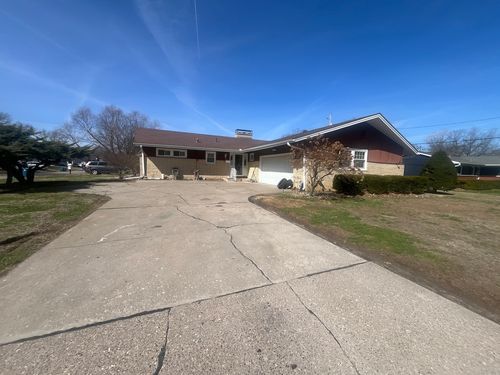 4019 5th St, East Moline, IL, 61244-3448 | Card Image