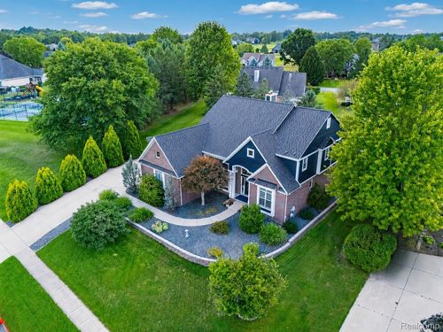 624 Nairn Cir, Highland, MI, 48357-4762 | Card Image