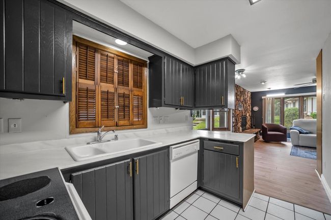 5309 S Somerset Lane, Condo with 2 bedrooms, 2 bathrooms and null parking in Greenfield WI | Image 6