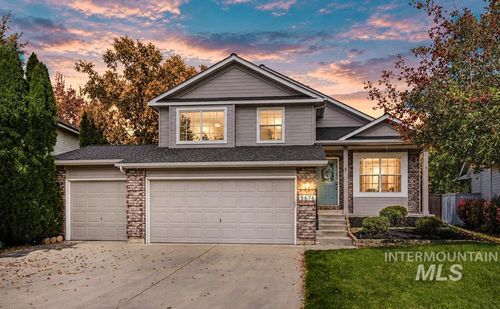 5676 N Riffle Way, Garden City, ID, 83714-9011 | Card Image