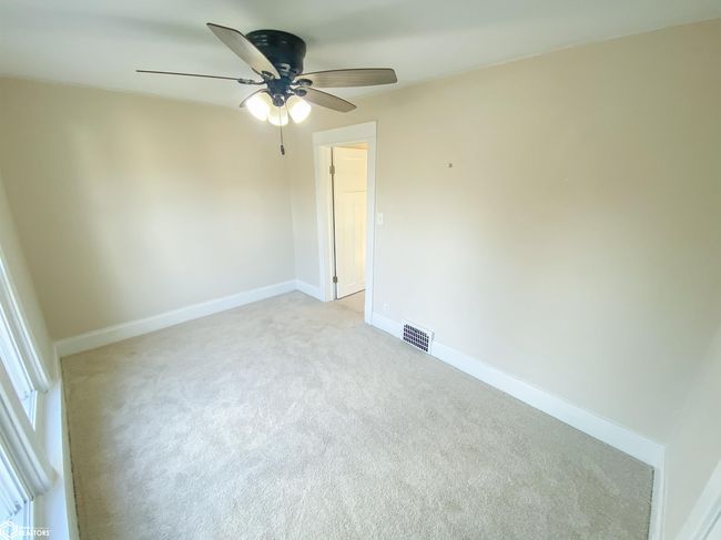 118 S Garfield Ave, Home with 3 bedrooms, 2 bathrooms and 2 parking in Burlington IA | Image 16