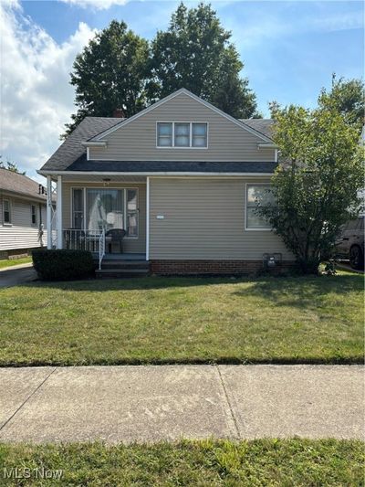 Bungalow with a porch and a front lawn | Image 1