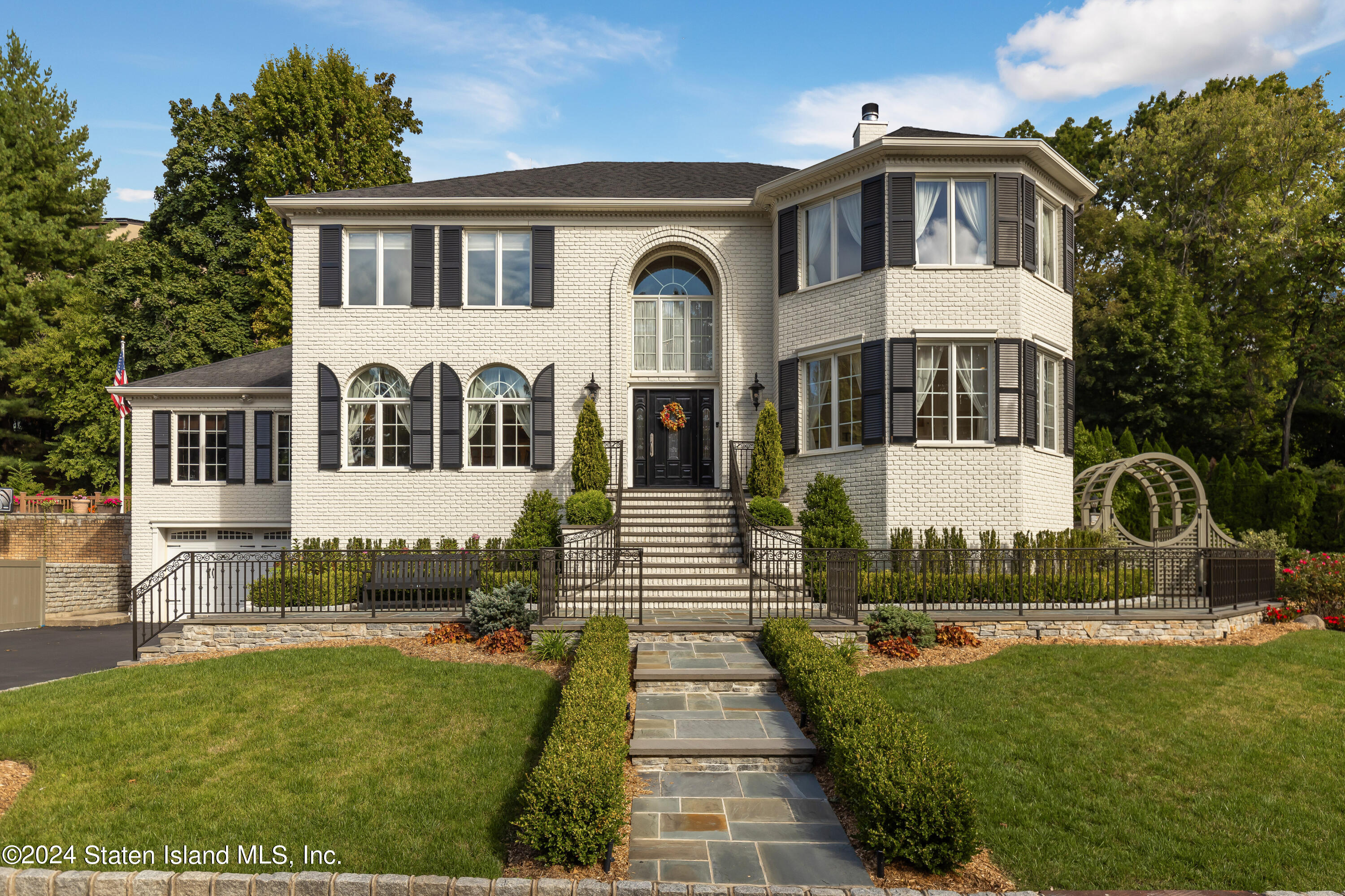 Griswold Ct, Staten Island, NY 10301