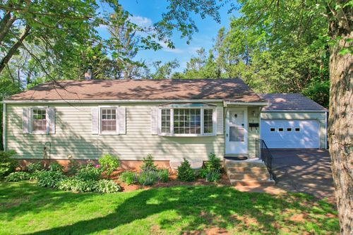 7 Pickett Ln, Unionville, CT, 06085-1412 | Card Image