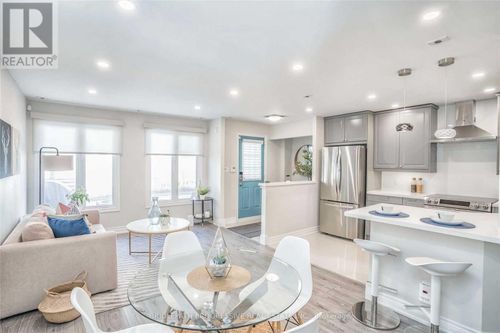 82-151 Townsgate Dr, Vaughan, ON, L4J8J7 | Card Image