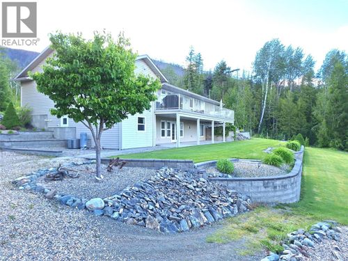 1406 Huckleberry Dr, Sorrento, BC, V0E2W1 | Card Image