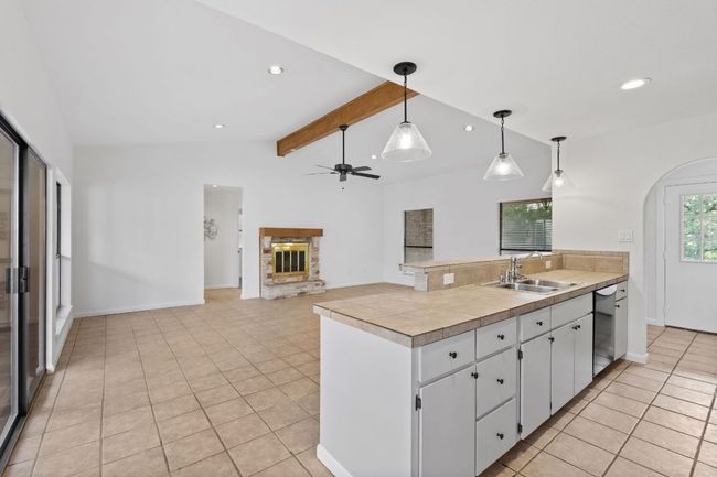 UNIT-12 - 1108 Hi Stirrup, Condo with 2 bedrooms, 2 bathrooms and 2 parking in Horseshoe Bay TX | Image 10