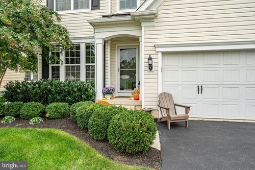 662 Empire Dr, DOWNINGTOWN, PA, 19335-4972 | Card Image