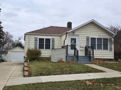 817 3rd Ave SW -new composite deck | Image 1