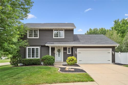 6911 Winthrop Rd Ne, Cedar Rapids, IA, 52402-7251 | Card Image