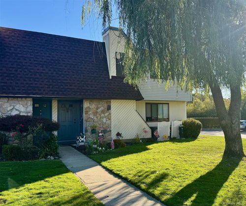 49-49 Pointe Cir S, Coram, NY, 11727-1528 | Card Image