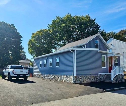 495 Chicago St, Fall River, MA, 02721-4914 | Card Image