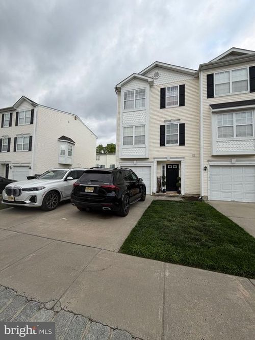 10 Victorian Way, West Deptford, NJ, 08096-4902 | Card Image