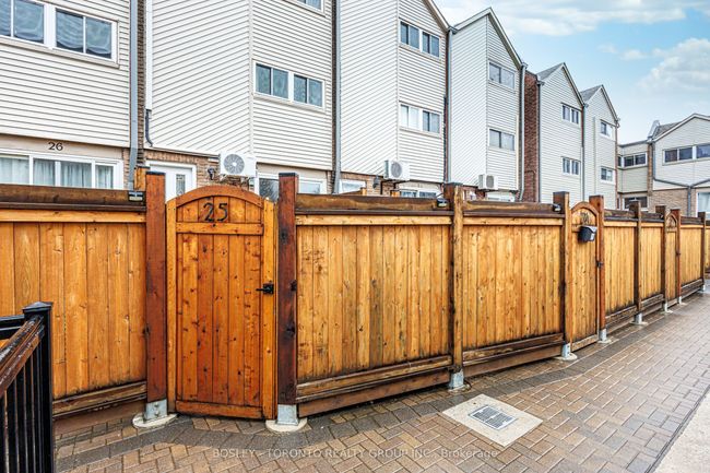 25 - 1666 Queen St E, Condo with 3 bedrooms, 1 bathrooms and null parking in Toronto ON | Image 42