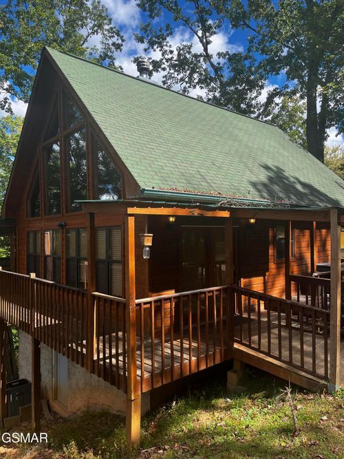 1724 N Dogwood Ln, Sevierville, TN, 37876 | Card Image