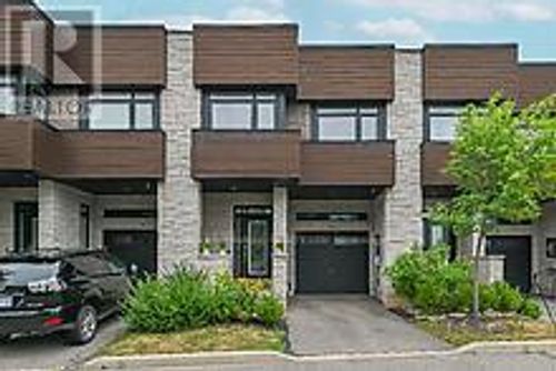 15-35 Midhurst Hts, Stoney Creek, ON, L8J0K9 | Card Image