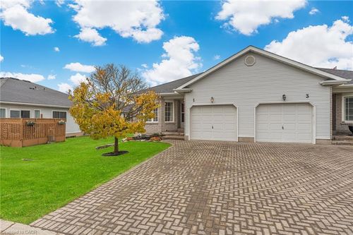 1 Village Dr, Smithville, ON, L0R2A0 | Card Image