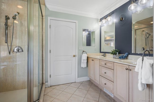 Upstairs second bathroom. | Image 31