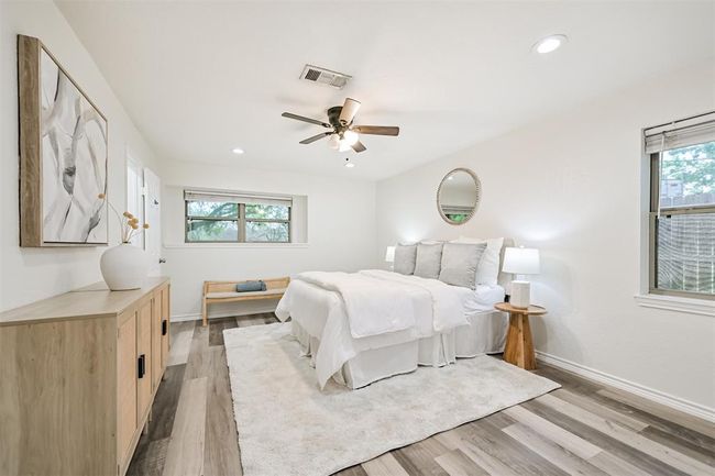 Primary suite with beautiful bath! | Image 18
