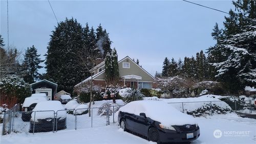 522 Ne 127th St, Seattle, WA, 98125-3927 | Card Image