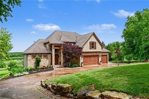 18890 W 252nd St, Paola, KS, 66071-5691 | Card Image