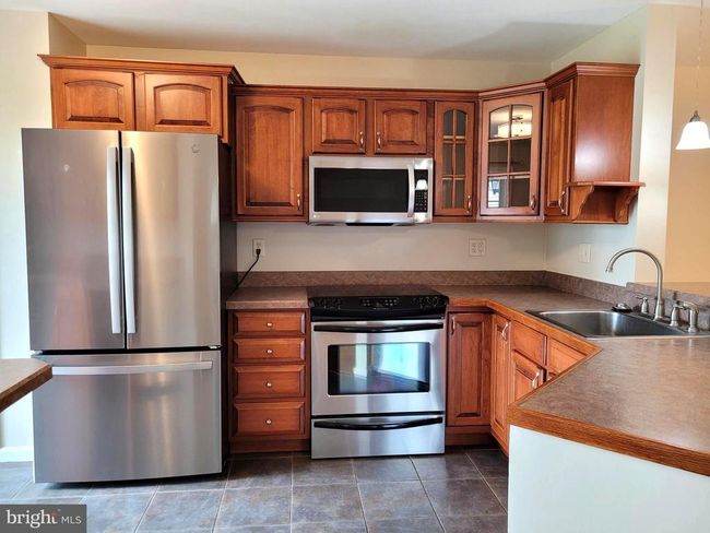 128 Hickory Ln, Townhouse with 3 bedrooms, 3 bathrooms and null parking in WYOMISSING PA | Image 8