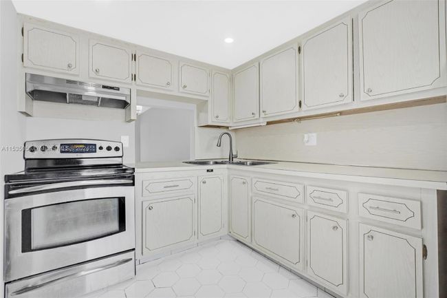 APT-302 - 6070 Nw 64 Th Ave, Condo with 2 bedrooms, 2 bathrooms and null parking in Tamarac FL | Image 4